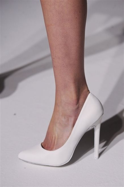 Human leg, Joint, High heels, Basic pump, Tan, Foot, Carmine, Fashion, Toe, Bridal shoe, 