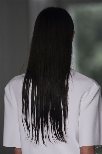 Hairstyle, Shoulder, Joint, Style, Black hair, Back, Fashion, Beauty, Neck, Long hair, 