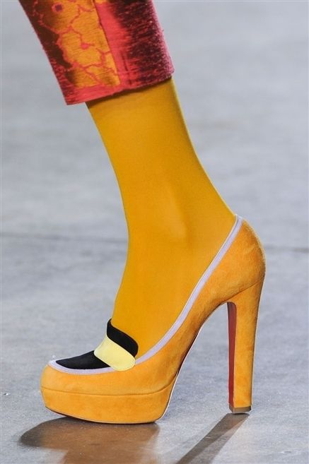 Footwear, Yellow, Human leg, Orange, Joint, High heels, Tan, Fashion, Basic pump, Beige, 