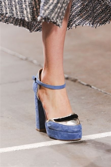 Blue, Leg, Human leg, Textile, Joint, Style, Toe, Street fashion, Fashion accessory, Electric blue, 