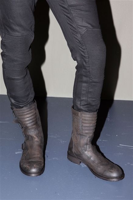 Leg, Brown, Human leg, Joint, Boot, Leather, Fashion, Black, Thigh, Tan, 