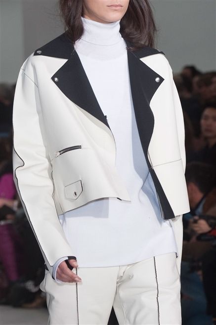 Hairstyle, Sleeve, Collar, Joint, Outerwear, White, Style, Fashion model, Fashion show, Uniform, 