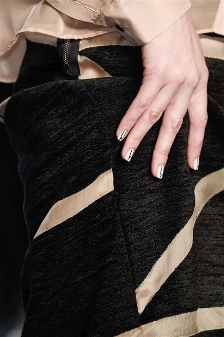 Finger, Collar, Style, Nail, Wrist, Fashion, Pattern, Black, Thumb, Fashion design, 