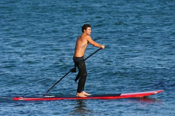 Surface water sports, Recreation, Surfing Equipment, Water, Standing, Sportswear, Elbow, Water sport, Stand up paddle surfing, Watercraft, 