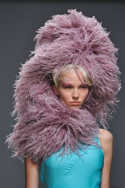 Hairstyle, Textile, Pink, Fur clothing, Headgear, Magenta, Fashion, Natural material, Animal product, Fashion model, 