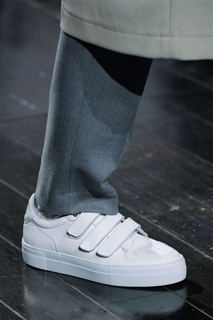 Shoe, Human leg, White, Style, Floor, Fashion, Black, Street fashion, Grey, Walking shoe, 