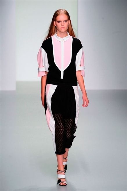 Clothing, Sleeve, Shoulder, Fashion show, Joint, Style, Pink, Fashion model, Knee, Runway, 