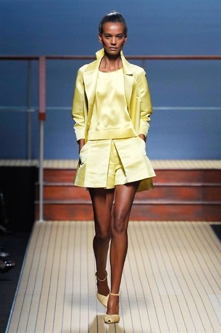Clothing, Leg, Brown, Human leg, Shoulder, Joint, Outerwear, Fashion show, Style, Knee, 
