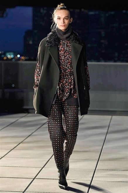 Fashion show, Outerwear, Runway, Style, Winter, Fashion model, Street fashion, Fashion, Model, Tights, 