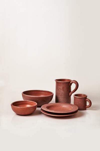 Serveware, Dishware, Tableware, earthenware, Pottery, Ceramic, Still life photography, Maroon, Creative arts, Porcelain, 