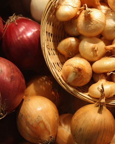 Local food, Onion, Whole food, Natural foods, Ingredient, Produce, Vegan nutrition, Food, Vegetable, Red onion, 