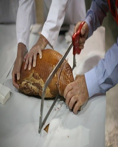 Safety glove, Food, Service, Glove, Cooking, Meat cutter, Surgical instrument, Recipe, Dish, Meat, 