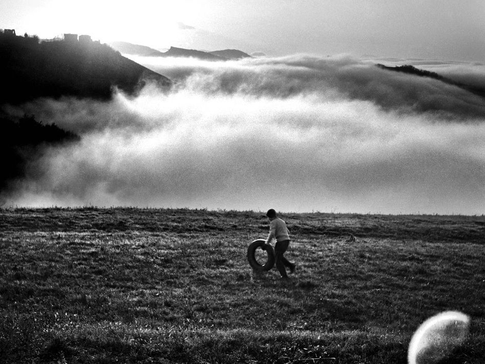 People in nature, Monochrome, Grassland, Monochrome photography, Auto part, Black-and-white, Field, Mist, Fog, Meadow, 