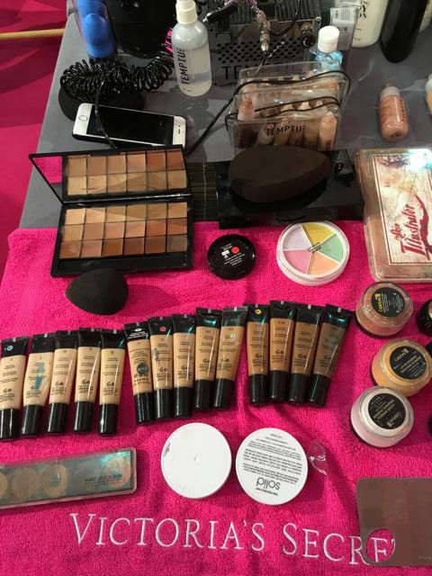 Cosmetics, Tints and shades, Bottle, Eye shadow, Lipstick, Brush, Glass bottle, Plastic bottle, Personal care, Varnish, 