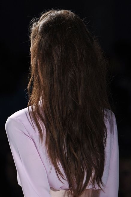 Clothing, Hairstyle, Shoulder, Joint, Darkness, Neck, Beauty, Back, Long hair, Brown hair, 