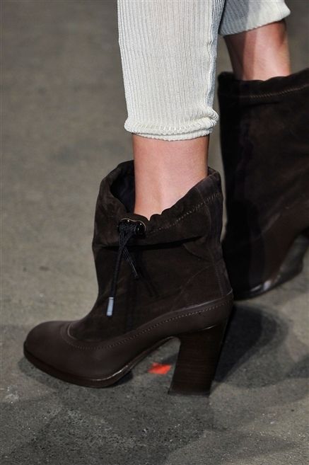 Footwear, Brown, Textile, Human leg, Shoe, Joint, Fashion, Tan, Black, Grey, 