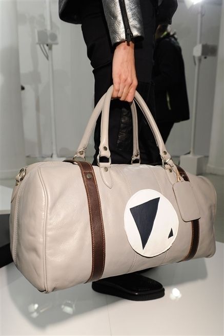 Product, Bag, Style, Luggage and bags, Fashion, Carmine, Shoulder bag, Travel, Beige, Khaki, 