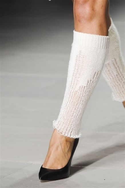 Human leg, Textile, Joint, Fashion, Knee, Tan, Beige, Ankle, Foot, Fashion design, 