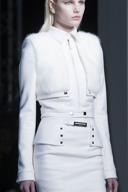 Lip, Hairstyle, Sleeve, Textile, Joint, Collar, White, Style, Waist, Fashion model, 