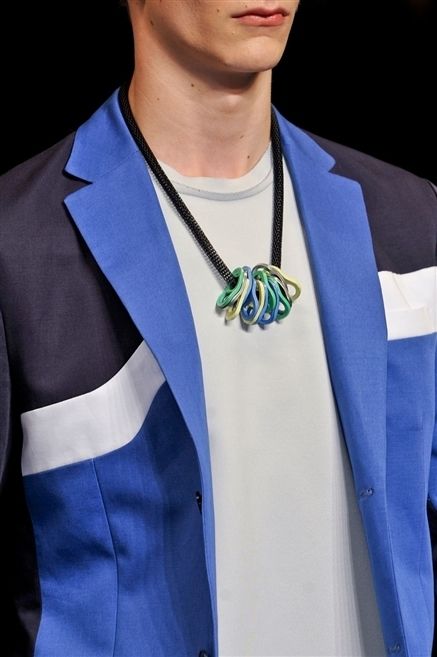 Collar, Sleeve, Jewellery, Formal wear, Electric blue, Dress shirt, Blazer, Fashion, Cobalt blue, Medal, 