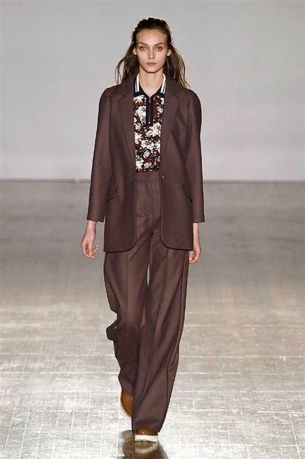 Brown, Sleeve, Shoulder, Fashion show, Shoe, Joint, Outerwear, Style, Runway, Formal wear, 