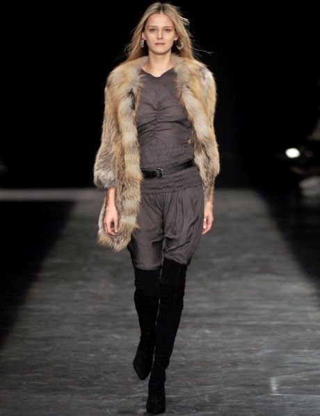 Brown, Fashion show, Human body, Shoulder, Textile, Joint, Outerwear, Runway, Winter, Style, 