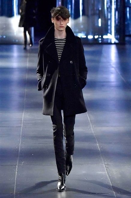 Human body, Coat, Outerwear, Standing, Fashion show, Jacket, Style, Winter, Street fashion, Runway, 