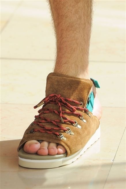 Brown, Human leg, Joint, Toe, Tan, Foot, Beige, Close-up, Ankle, Walking shoe, 