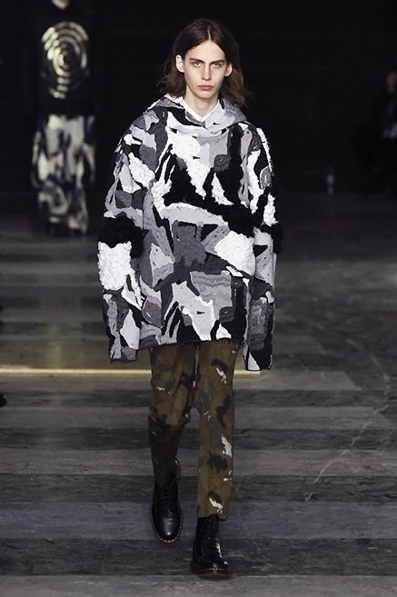 Human body, Joint, Outerwear, Camouflage, Style, Fashion model, Fashion show, Military camouflage, Street fashion, Pattern, 