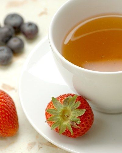 Serveware, Ingredient, Dishware, Fruit, Strawberry, Food, Amber, Tea, Strawberries, Natural foods, 