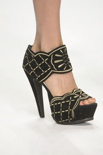 Human leg, High heels, Joint, Sandal, Style, Toe, Pattern, Foot, Fashion, Black, 