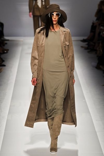 Clothing, Brown, Sleeve, Fashion show, Hat, Textile, Outerwear, Runway, Fashion model, Style, 