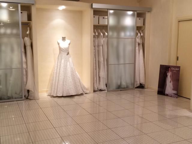 Dress, Floor, Flooring, One-piece garment, Fixture, Wedding dress, Gown, Mannequin, Day dress, Tile, 