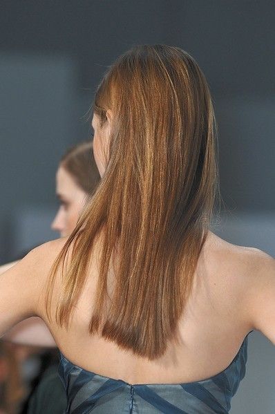 Hair, Hairstyle, Shoulder, Joint, Long hair, Fashion, Back, Blond, Brown hair, Step cutting, 