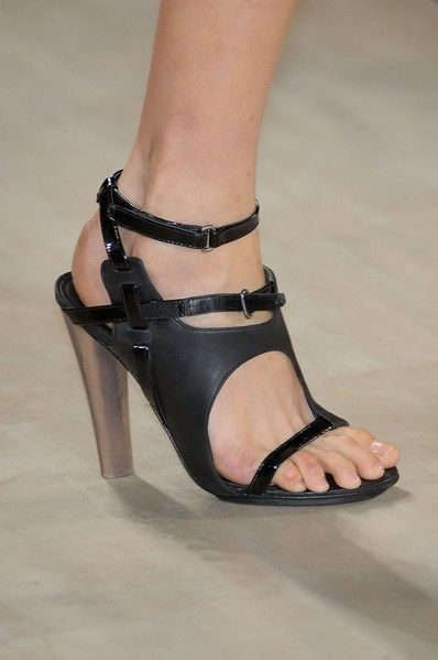 Toe, High heels, Sandal, Human leg, Joint, Foot, Fashion, Tan, Black, Beige, 