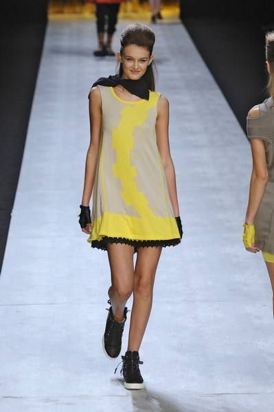 Clothing, Leg, Yellow, Fashion show, Human leg, Shoulder, Runway, Joint, Shoe, Fashion model, 