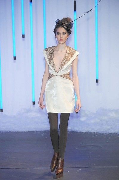 Clothing, Shoulder, Joint, Fashion show, Style, Runway, Fashion accessory, Fashion model, Fashion, Waist, 