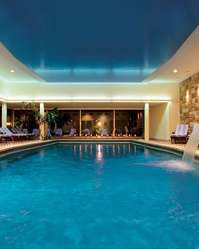 Swimming pool, Blue, Fluid, Property, Water, Leisure, Real estate, Ceiling, Aqua, Resort, 