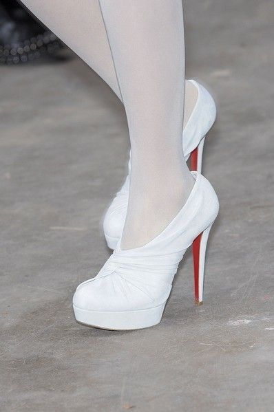 Joint, White, High heels, Fashion, Basic pump, Grey, Bridal shoe, Dancing shoe, Beige, Foot, 