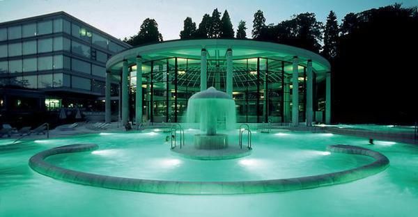 Blue, Green, Fountain, Architecture, Property, Aqua, Water feature, Landmark, Turquoise, Teal, 