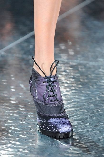 Liquid, Human leg, Purple, Lavender, Violet, Foot, Close-up, Ankle, Reflection, Silver, 