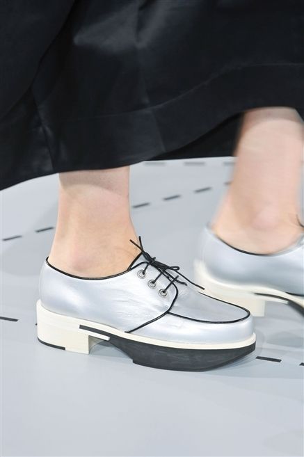 Footwear, Human leg, Joint, Fashion, Grey, Foot, Walking shoe, Ankle, Silver, 