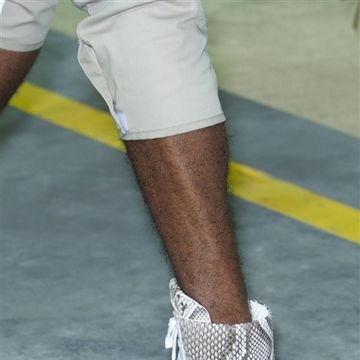 Human leg, Joint, White, Fashion, Athletic shoe, Grey, Street fashion, Sock, Calf, Walking shoe, 