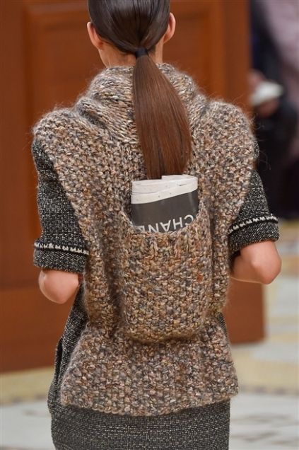 Hairstyle, Sleeve, Shoulder, Textile, Joint, Style, Back, Fashion, Street fashion, Waist, 