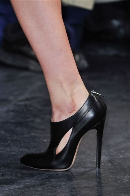 High heels, Human leg, Joint, Fashion, Black, Sandal, Basic pump, Leather, Foot, Close-up, 