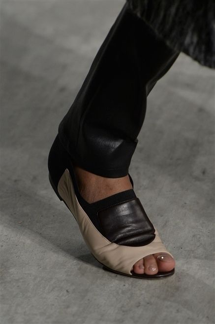Human leg, Joint, Toe, Fashion, Foot, Grey, Tan, Leather, Beige, Nail, 