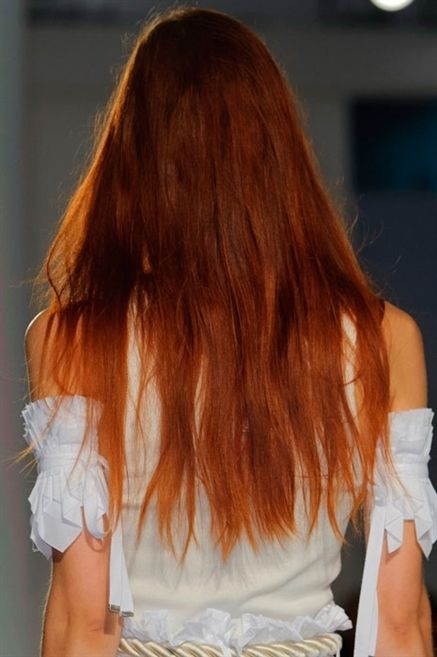 Hairstyle, Shoulder, Joint, Style, Orange, Back, Long hair, Red hair, Brown hair, Thigh, 