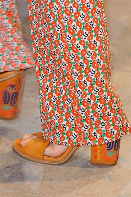 Orange, Shoe, Textile, Pattern, Fashion, Peach, Street fashion, Tan, Aqua, Foot, 