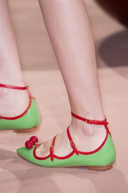 Green, Human leg, Joint, Red, White, Pink, Toe, Foot, Carmine, Fashion, 