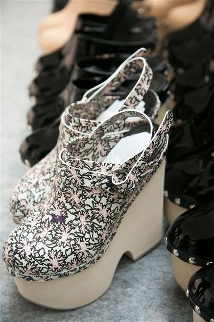 Fashion, Beige, High heels, Natural material, Glitter, Sandal, Foot, Silver, Fashion design, Bridal shoe, 